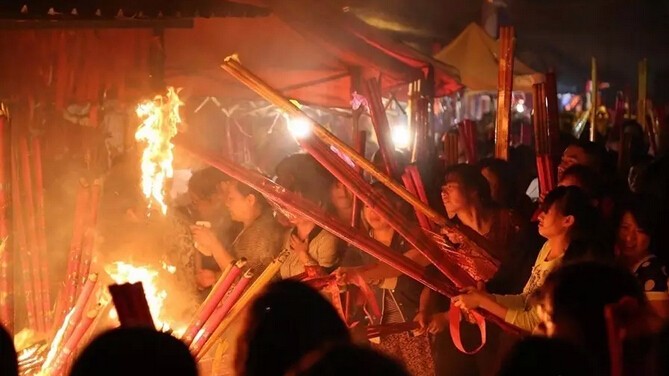 家长拜神树.jpg